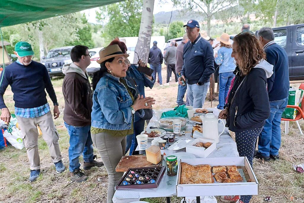 La gastronomía típica y variada fue aliciente de los numerosos encuentros de este 15 de mayo
