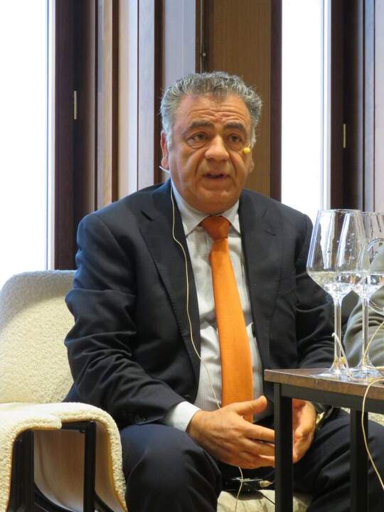 Ridha Mami, Catedrático de la Universidad de La Manaouba (Túnez), Presidente de la Asociación de Hispanistas Árabes (AHA), escritor y traductor, que recitó varios textos poéticos con interesantes y enriquecedores comentarios políticos sobre su país