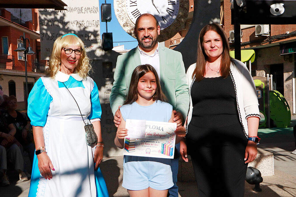 Con Vera, la escolar que pone imagen a la presente edición ferial