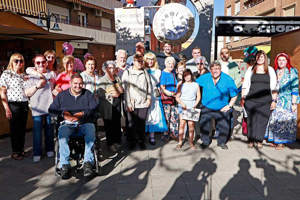 Posado de familia con las personas que hacen posible la III Feria del Libro de Argamasilla de Calatrava