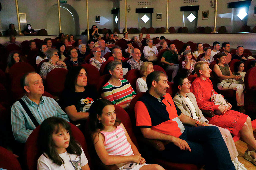 El acto transcurrió en el Teatro Municipal