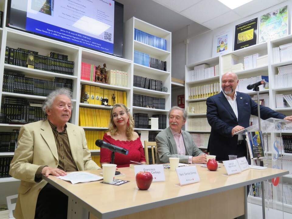 Francisco Gutiérrez Carbajo; Nery Santos Gómez; José Luis Marín Aranda y de pie, Basilio Rodríguez Cañada