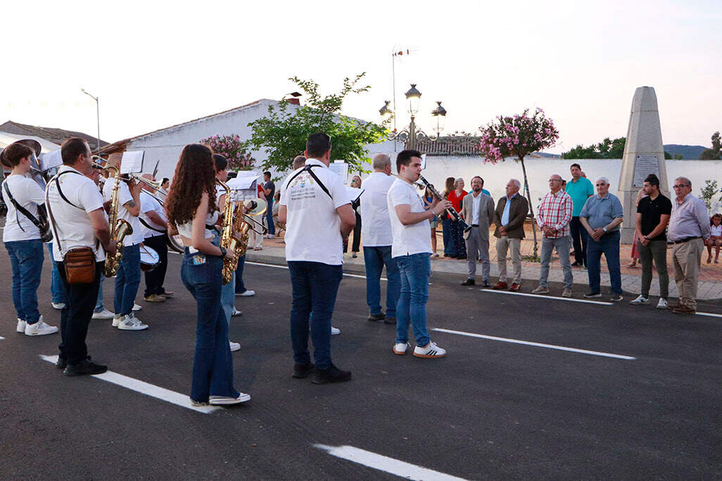 Un momento del pasacalles inaugural por el centro de La Estación torteña