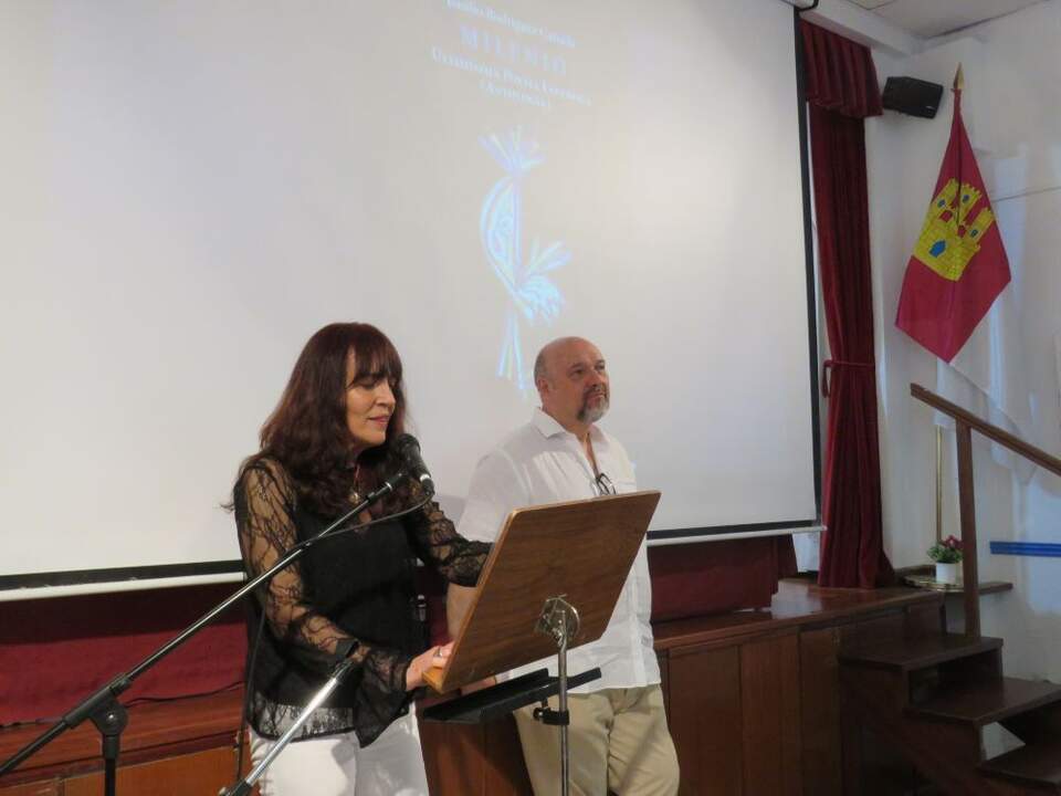 La escritora Marisol Esteban Repiso junto a Basilio Rodríguez Cañada