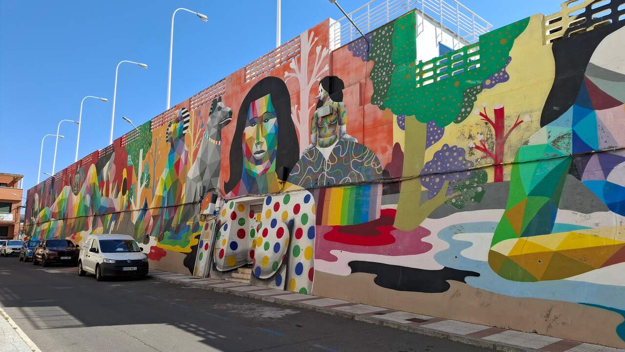 Pintada en la piscina municipal