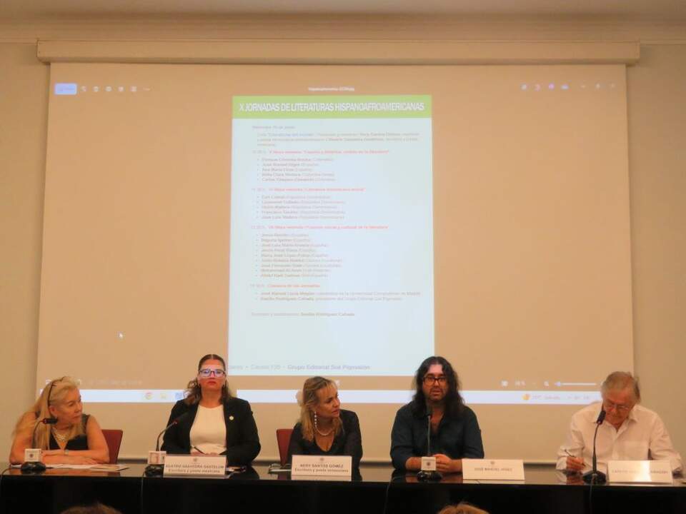 De izquierda a derecha, Ana María Eiras, Beatriz Saavedra, Nery Santos Gómez, José Manuel Higes y Carlos Vásquez-Zawaddzki