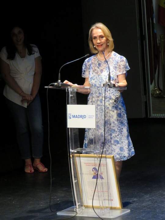 La escritora mexicana Laura Hernández Muñoz Premio Internacional de Literatura «Gustavo Adolfo Bécquer» 2026, por su libro La cortina de encaje y el conjunto de su obra, que le entregó Bella Clara Ventura
