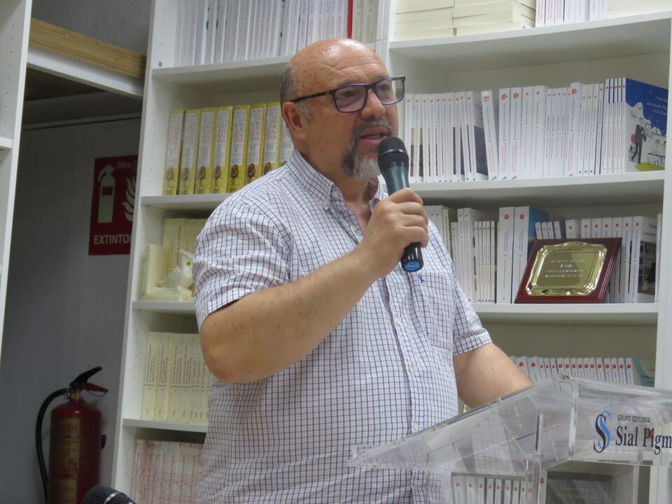 Basilio Rodríguez Cañada, Presidente del Grupo Editorial Sial Pigmalión, que presentó y clausuró posteriormente el acto