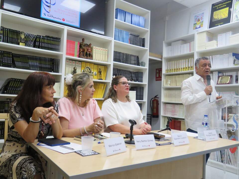 Marisol Esteban Repiso; Nery Santos; Beatriz Saavedra Gástelum y Ridha Mami, de Túnez