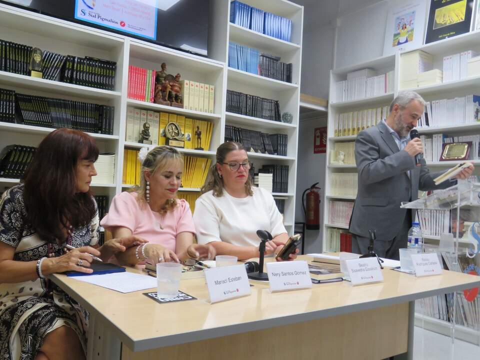 Marisol Esteban Repiso; Nery Santos; Beatriz Saavedra Gástelum y Sabin Muresan, de Rumanía