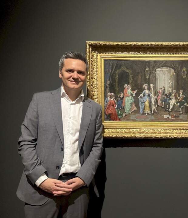 El comisario de la exposición, Luis Alberto Pérez Velarde