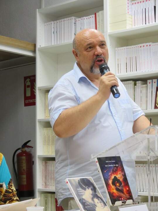 Basilio Rodríguez Cañada, presidente del Grupo Editorial Sial Pigmalión quién presentó y coordinó el acto de presentación
